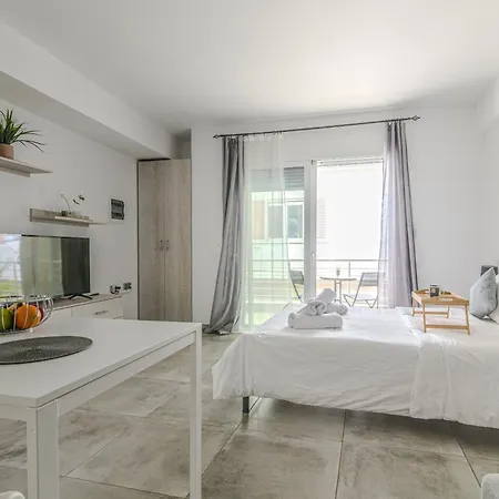Spacious Flat For Friends & Couples With Balcony * Iraklion