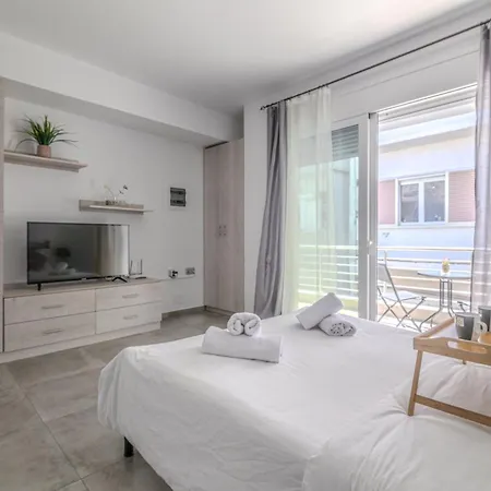 Appartement Spacious Flat For Friends & Couples With Balcony
