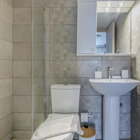 Spacious Flat For Friends & Couples With Balcony Appartement *