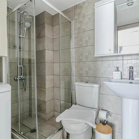 Spacious Flat For Friends & Couples With Balcony Appartement Iraklion